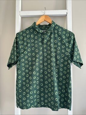 Outdoor Voices Men’s SolarCool Short Sleeve Button Down Camp Shirt
